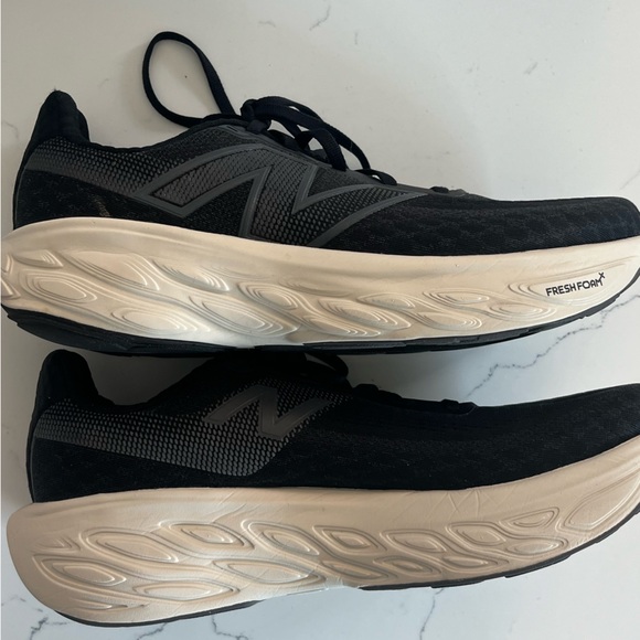 Women’s Black and “seasalt” New Balance 1080 Running shoes- 10.5 - Picture 7 of 8